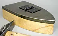 Bügeleisensohle als kleiner Amboß Bild 1: Bügeleisensohle als kleiner Amboß