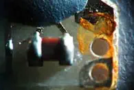 Mit invers montiertem Objektiv aufgenommenes Beispielfoto: Platine einer Digitaluhr mit Roststelle Mit invers montiertem Objektiv aufgenommenes Beispielfoto: Platine einer Digitaluhr mit Roststelle