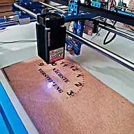 XY-Plotter-Kit von Makeblock Zifferblatt gravieren