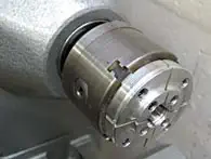 Bild 2: Dank Spindelgewinde M33 x 3,5 und Hohlspindel MK 2 kann ich meine bereits vorhandenen Futter ohne Adapter auch an der NOVA DVR-XP verwenden. oldchuck_small
