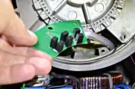 Wartung der DVR-Xp: Spindelkasten und Drehzahl-Sensor entstauben Wartung der DVR-Xp: Spindelkasten und Drehzahl-Sensor entstauben