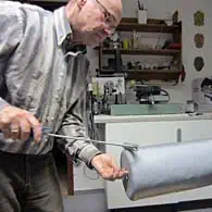 Oberflächenbeschichtung mit Hammerschlaglack Oberflächenbeschichtung mit Hammerschlaglack
