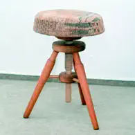 Bild 3: Höhenverstellbarer Hocker dreibeiniger Hocker tmb stool 1