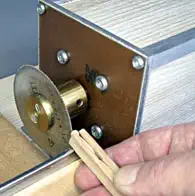 Bild 12: Vorrichtung zum Auftrennen der Arme Bild 12: Vorrichtung zum Auftrennen der Arme