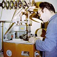 Dekupiersäge aus DBF-Sägezusatz und Waschmaschinenmotor Dekupiersäge aus DBF-Sägezusatz und Waschmaschinenmotor