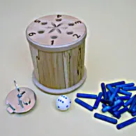 Würfelspiel-Klassiker mit Spardosen-Schloss Würfelspiel-Klassiker mit Spardosen-Schloss