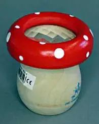 Bild 9: An Stelle von Spiegeln kann auch eine Fasettenlinse interessante Vielfachbilder hervorzaubern, wie hier bei diesem handelsüblichen Kinderspielzeug. Bild 9: An Stelle von Spiegeln kann auch eine Fasettenlinse interessante Vielfachbilder hervorzaubern, wie hier bei diesem handelsüblichen Kinderspielzeug.